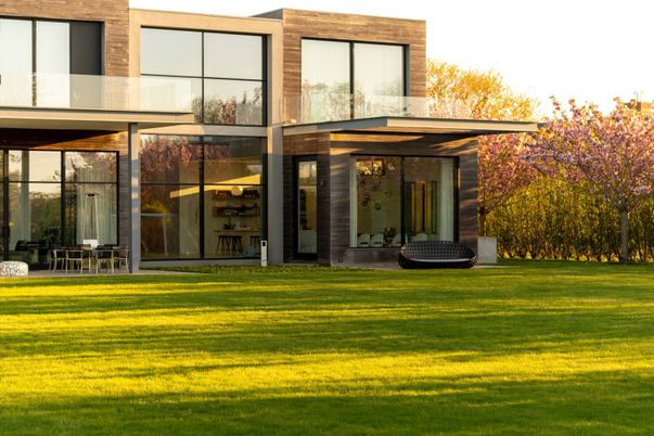 Backyard, Exterior, Facade, Modern