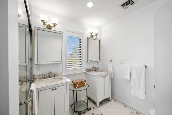 Bathroom, Dual Sink Vanities, Interior, Recessed Lighting