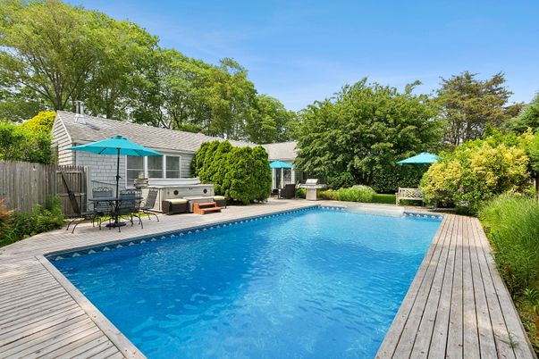 Exterior, Pool