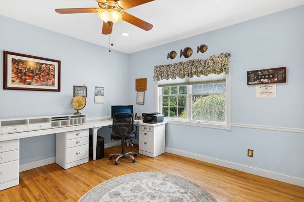 Home Office, Interior, Recessed Lighting, Wood Texture Flooring
