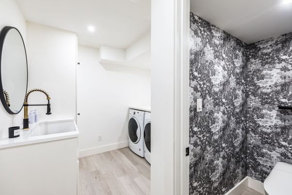Interior, Recessed Lighting, Washer, Wood Texture Flooring