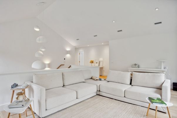 Interior, Living room, Pendant Lights, Recessed Lighting, Wood Texture Flooring
