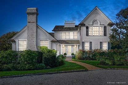 Exterior, Facade, Farmhouse