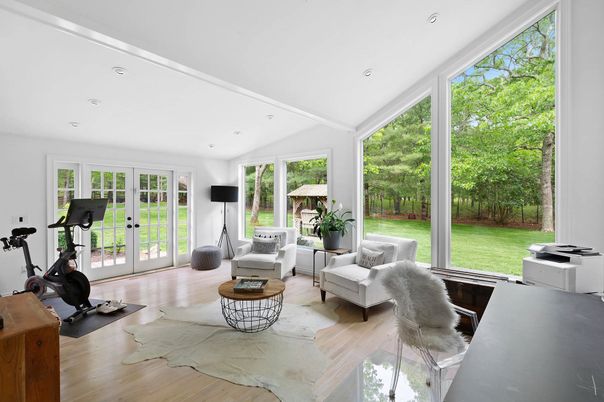 Fitness Equipment, Interior, Living room, Recessed Lighting, Wood Texture Flooring