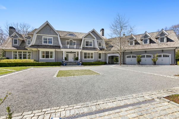 Attached, Exterior, Facade, Cape Cod
