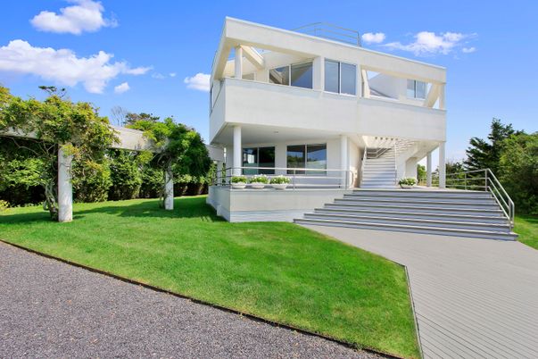 Backyard, Exterior, Facade, Modern
