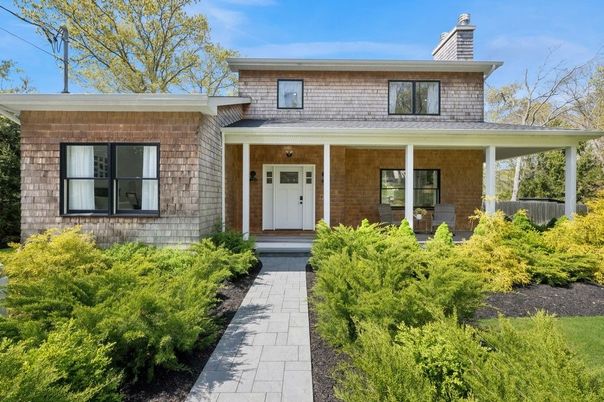 Exterior, Facade, American Foursquare