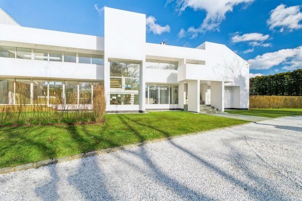 Backyard, Exterior, Facade, Modern