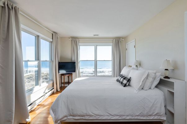 Bedroom, Interior, Water, Wood Texture Flooring