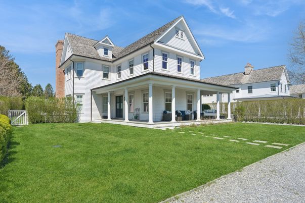 Exterior, Facade, Queen Anne Victorian