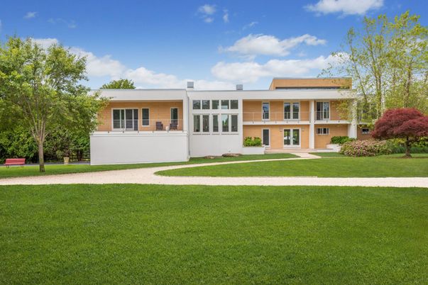 Backyard, Exterior, Facade, Modern