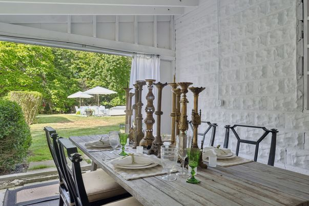 Dining room, Exterior
