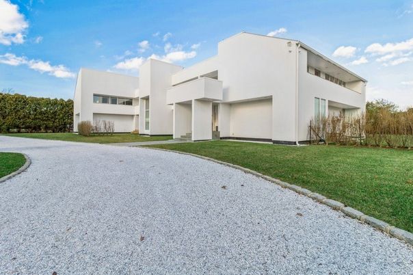 Attached, Backyard, Exterior, Facade, Modern