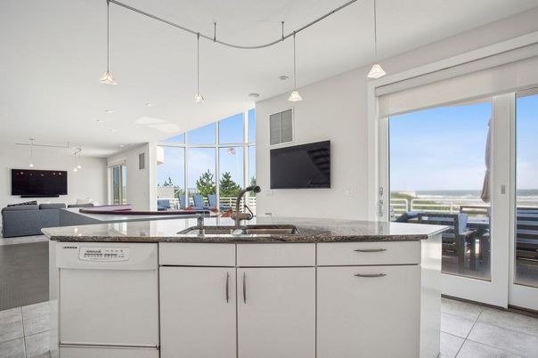 Interior, Kitchen, Pendant Lights, Recessed Lighting, Water