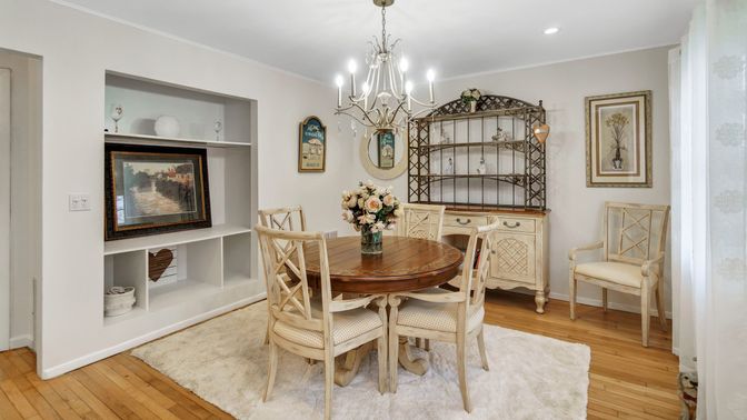 Chandelier, Dining room, Interior, Recessed Lighting, Wood Texture Flooring