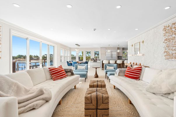 Dining room, Interior, Living room, Pendant Lights, Recessed Lighting, Water