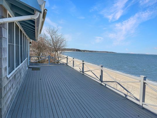 Exterior, Lake