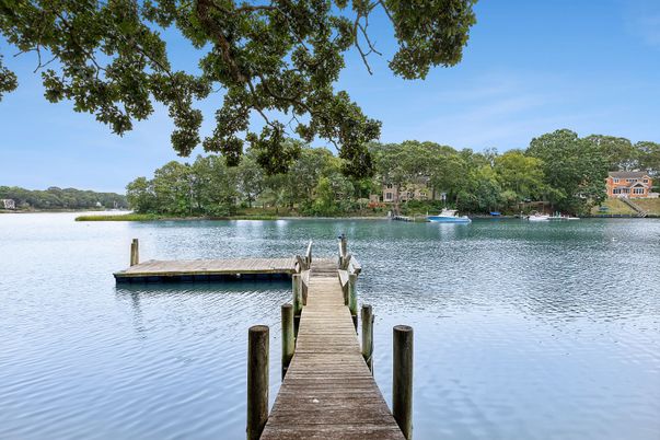 Exterior, Lake