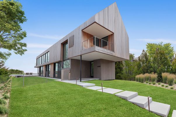 Backyard, Exterior, Facade, Modern