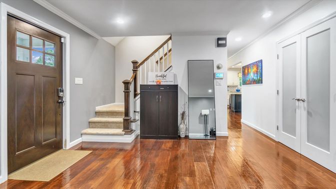 Interior, Recessed Lighting, Wood Texture Flooring