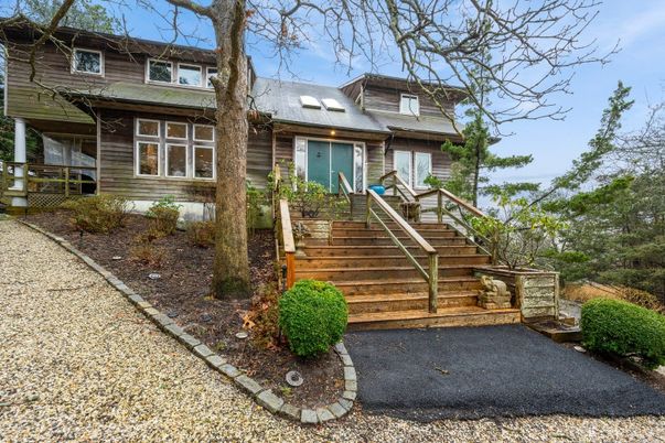 Exterior, Facade, Log Home