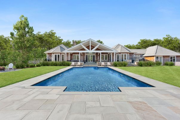 Exterior, Facade, Pool, Ranch