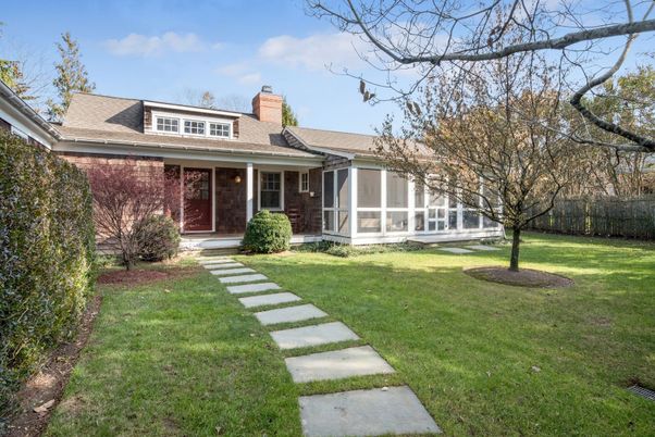 Backyard, Exterior, Facade, Brick Facade, Ranch