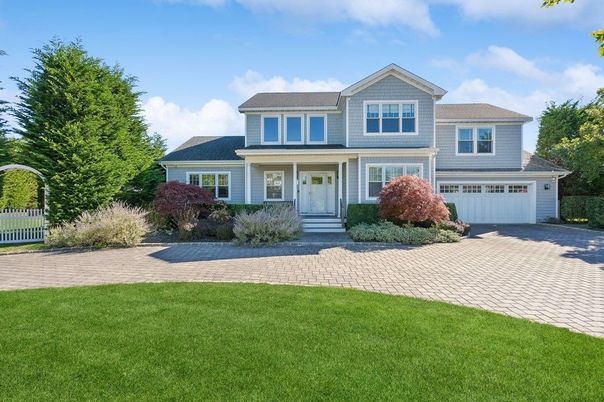 Attached, Exterior, Facade, Farmhouse