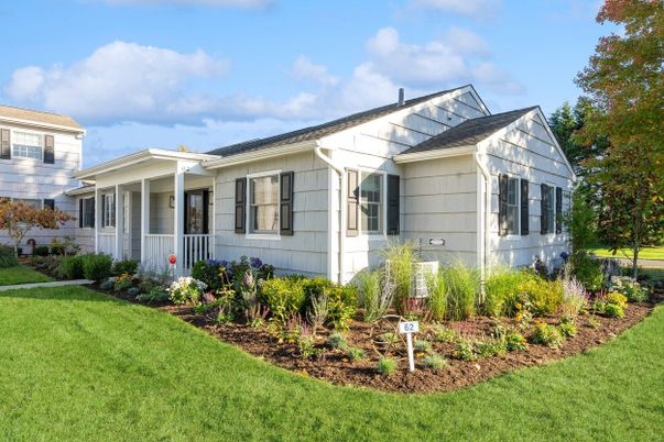Exterior, Facade, Ranch