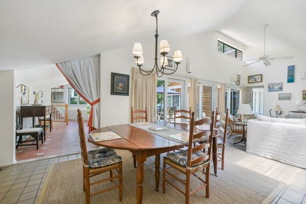 Chandelier, Dining room, Interior, Living room, Piano