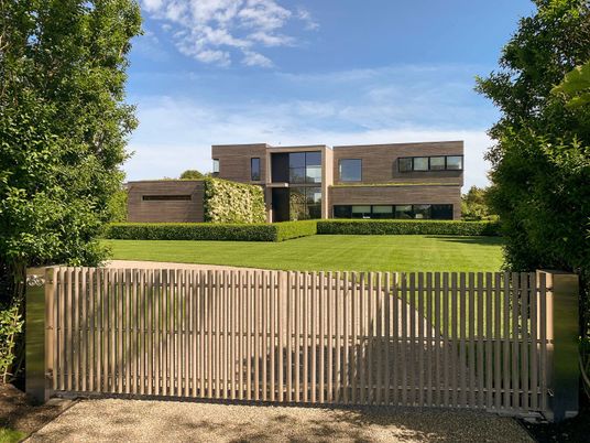 Backyard, Exterior, Facade, Modern