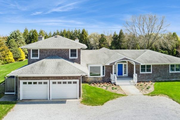 Attached, Exterior, Facade, Ranch