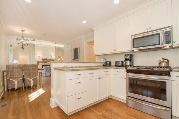 Chandelier, Dining room, Interior, Kitchen, Pendant Lights, Recessed Lighting, Stainless Steel Appliances, Wood Texture Flooring