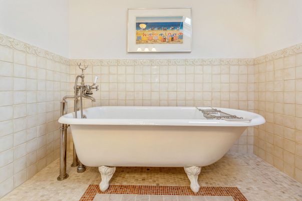 Bathroom, Free Standing Baths, Interior