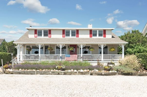 Exterior, Facade, American Foursquare