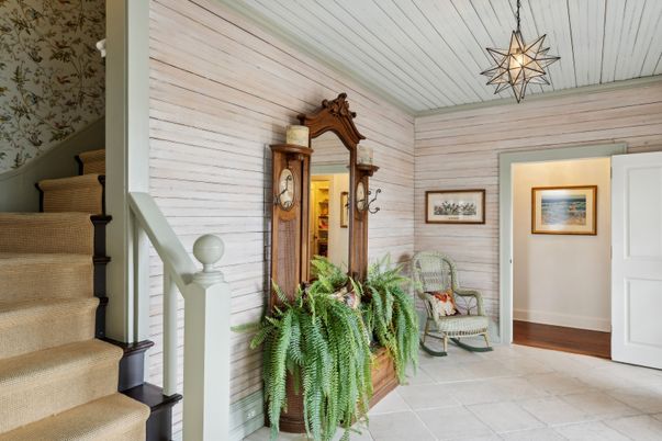 Interior, Pendant Lights, Wooden Walls