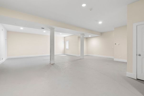 Empty room, Interior, Recessed Lighting