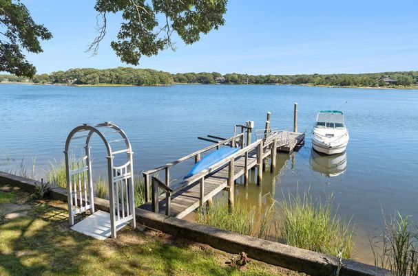 Exterior, Lake