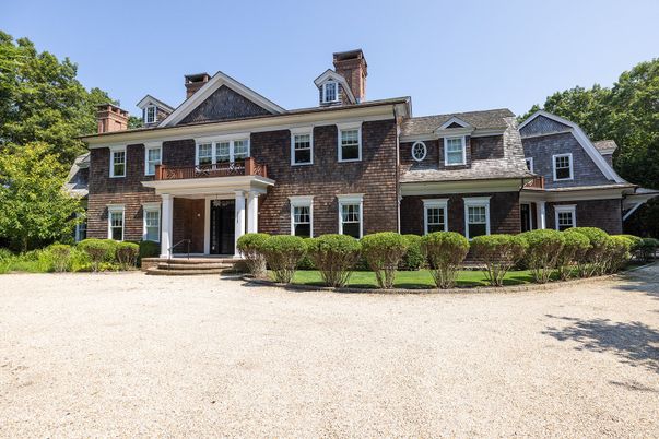 Exterior, Facade, Brick Facade, Georgian