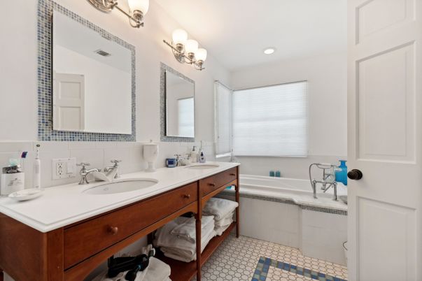Bathroom, Dual Sink Vanities, Interior, Recessed Lighting