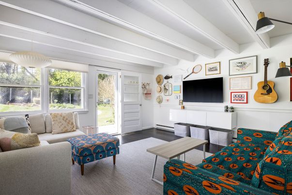 Interior, Living room, Pendant Lights, Wood Texture Flooring