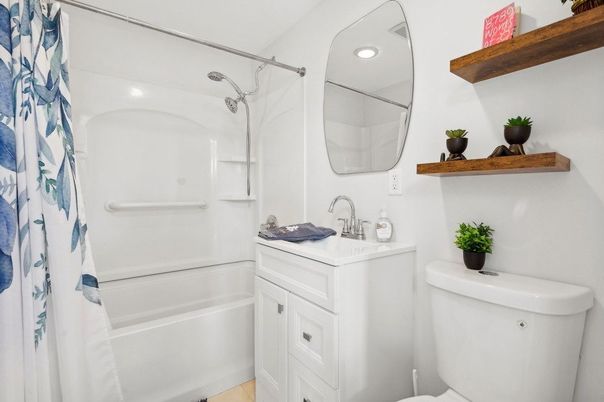 Bathroom, Interior, Recessed Lighting