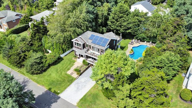 Exterior, Drone