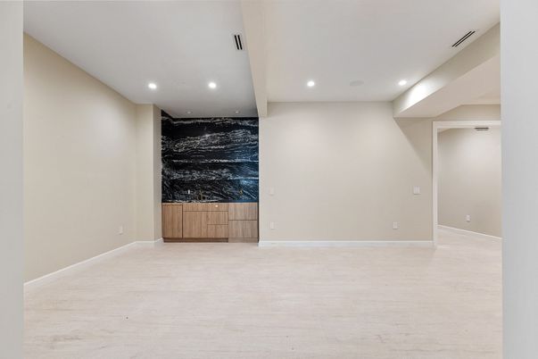 Empty room, Interior, Recessed Lighting