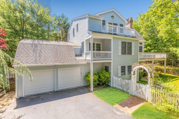 Attached, Exterior, Facade, Cape Cod