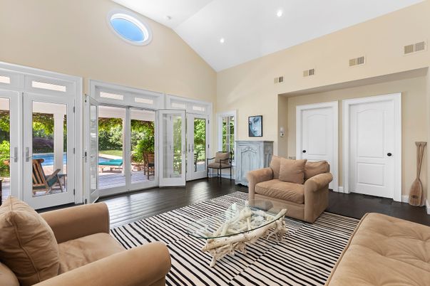 Interior, Living room, Recessed Lighting, Wood Texture Flooring