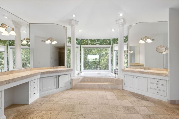 Bathroom, Dual Sink Vanities, Interior, Recessed Lighting