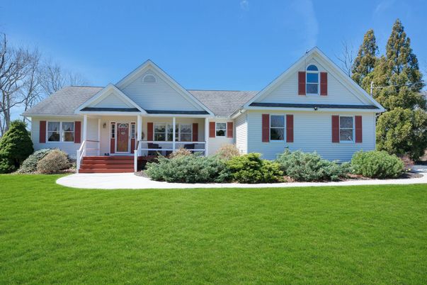 Exterior, Facade, Farmhouse