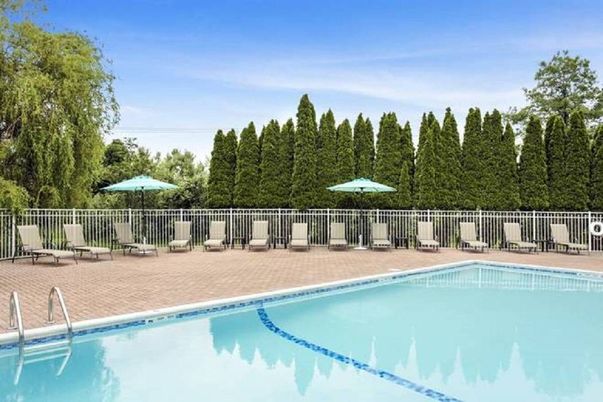 Exterior, Pool