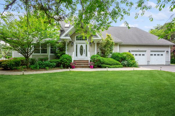 Attached, Exterior, Facade, Cape Cod
